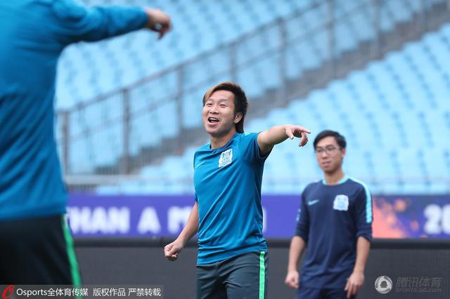 TA：切尔西冬窗无法召回卢卡库，球员租借合同中无相应条款据The Athletic消息，切尔西在将卢卡库外租至罗马的合同中，没有设置召回球员的条款。